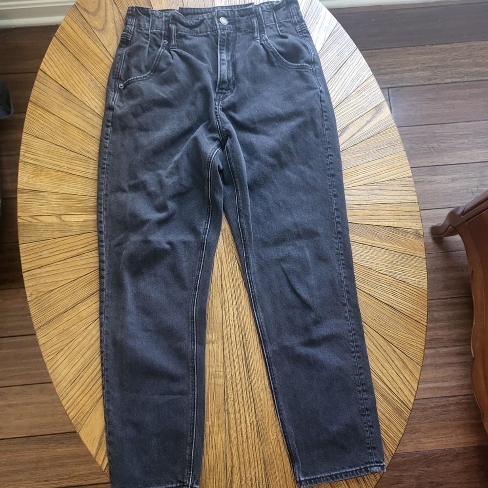 American Eagle Tapered High Waist Mom Jeans